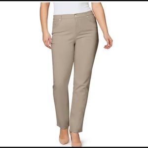 NWT Gloria Vanderbilt “Amanda” Slimming Jeans Size 16